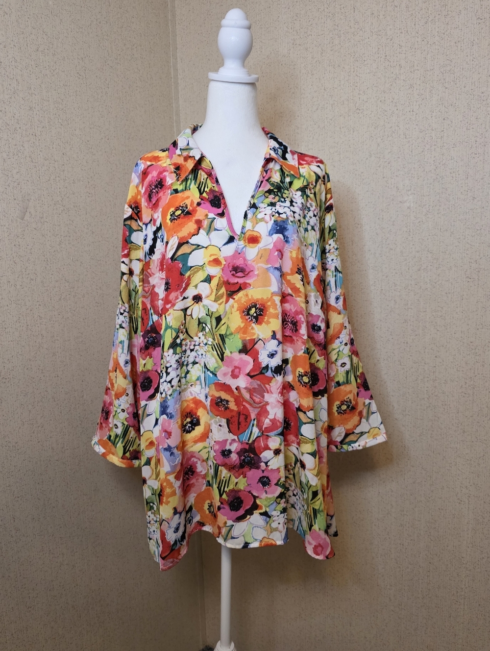 Womens Flowy Long-sleeved Vibrant Multi-colored Floral Pattern Tunic Blouse
